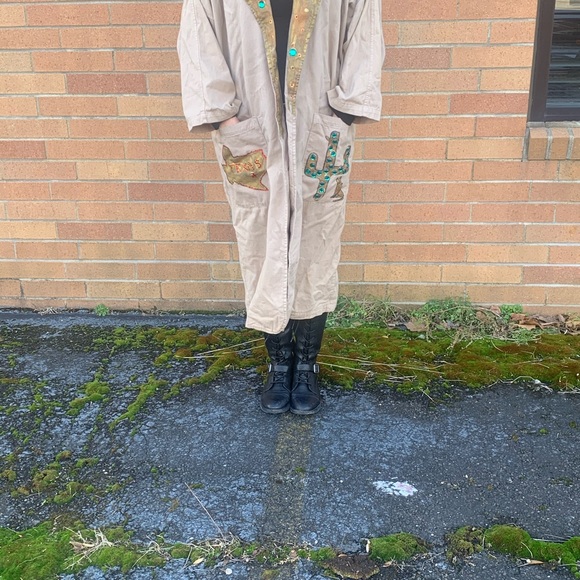 Hand painted dusted coat - Picture 3 of 4